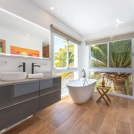 Gs Luxury With Stunning Views And A Solarium In