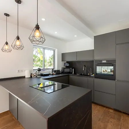 Gs Luxury With Stunning Views And A Solarium In Villa