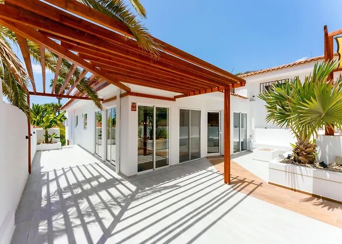 Gs Luxury With Stunning Views And A Solarium In Willa *